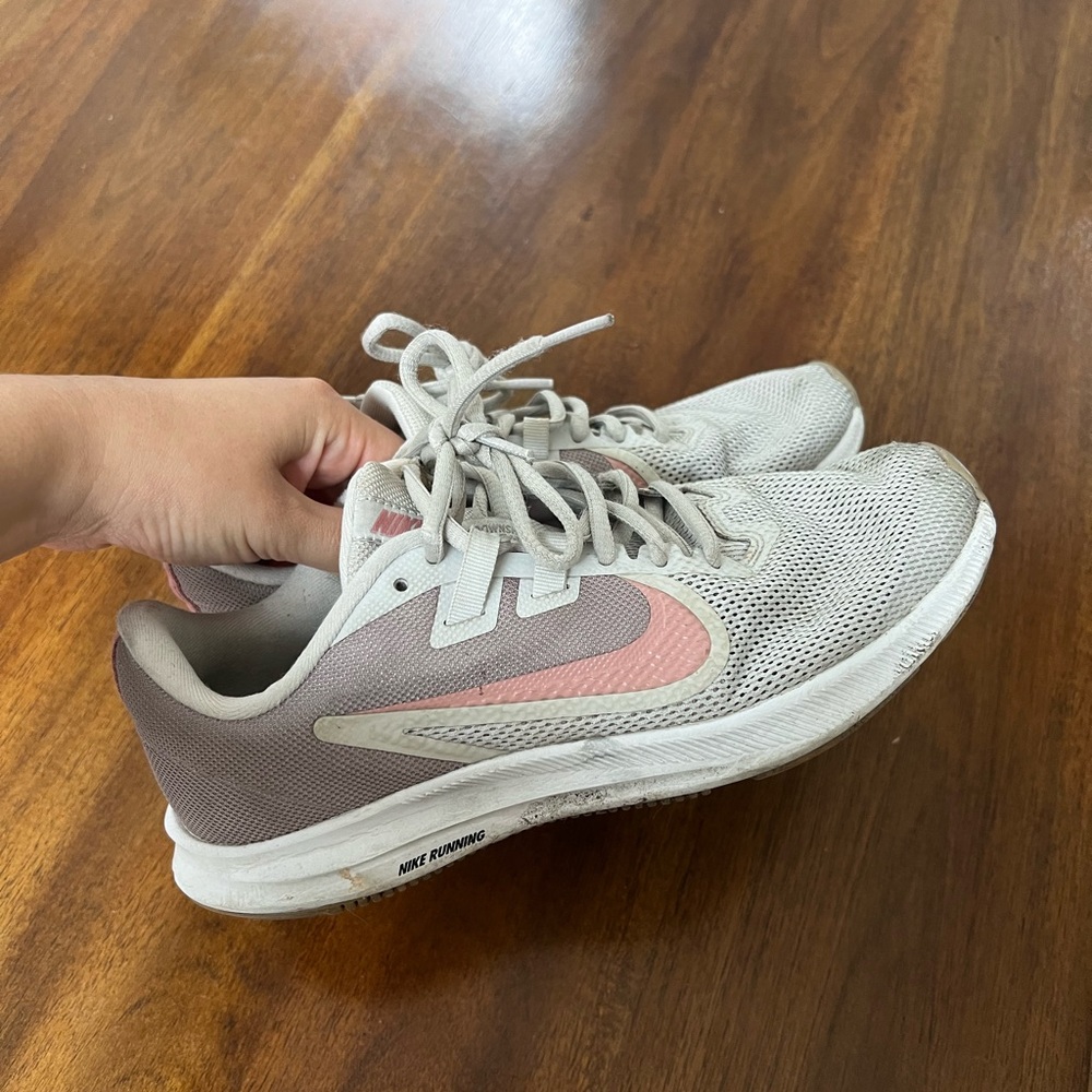 NIKE RUNNING SHOES - Picture 3 of 5